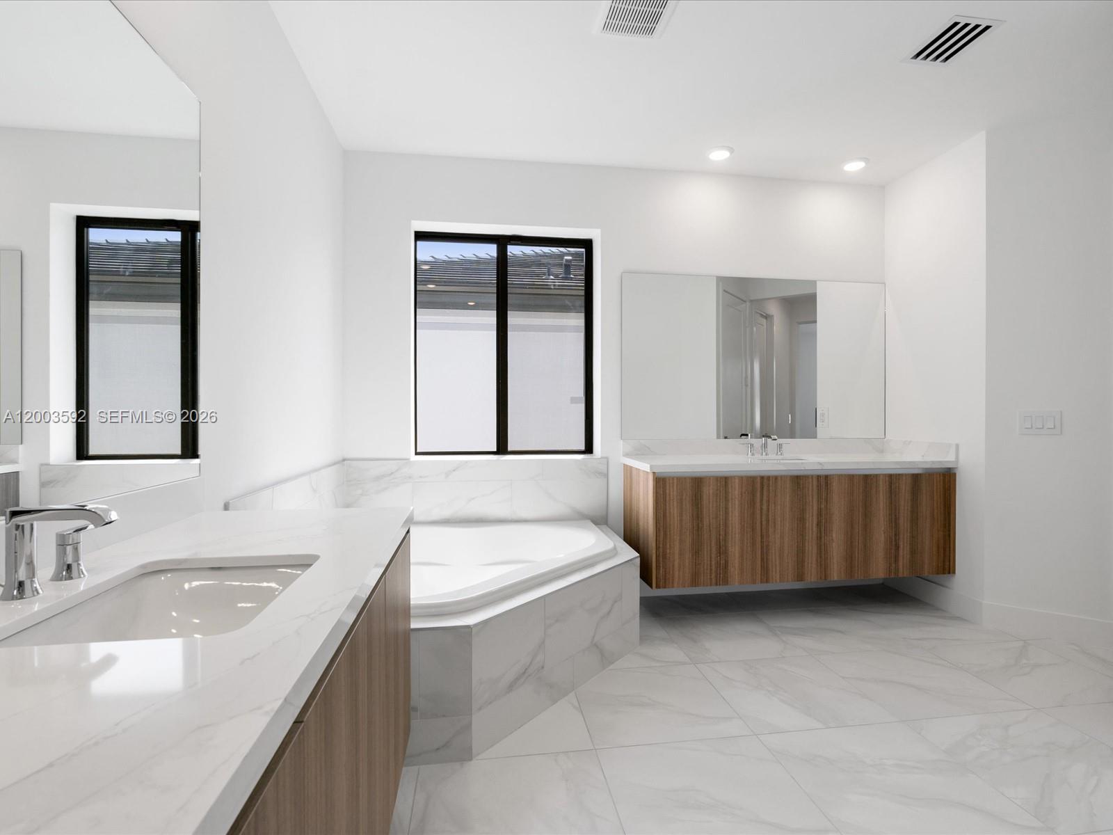 PRESIDENTIAL - Residential Lease