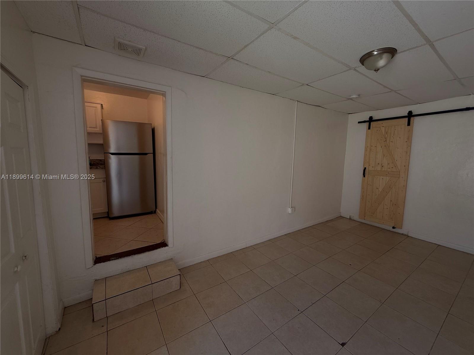 excellent and big studio, separate kitchen, laundry, and patio