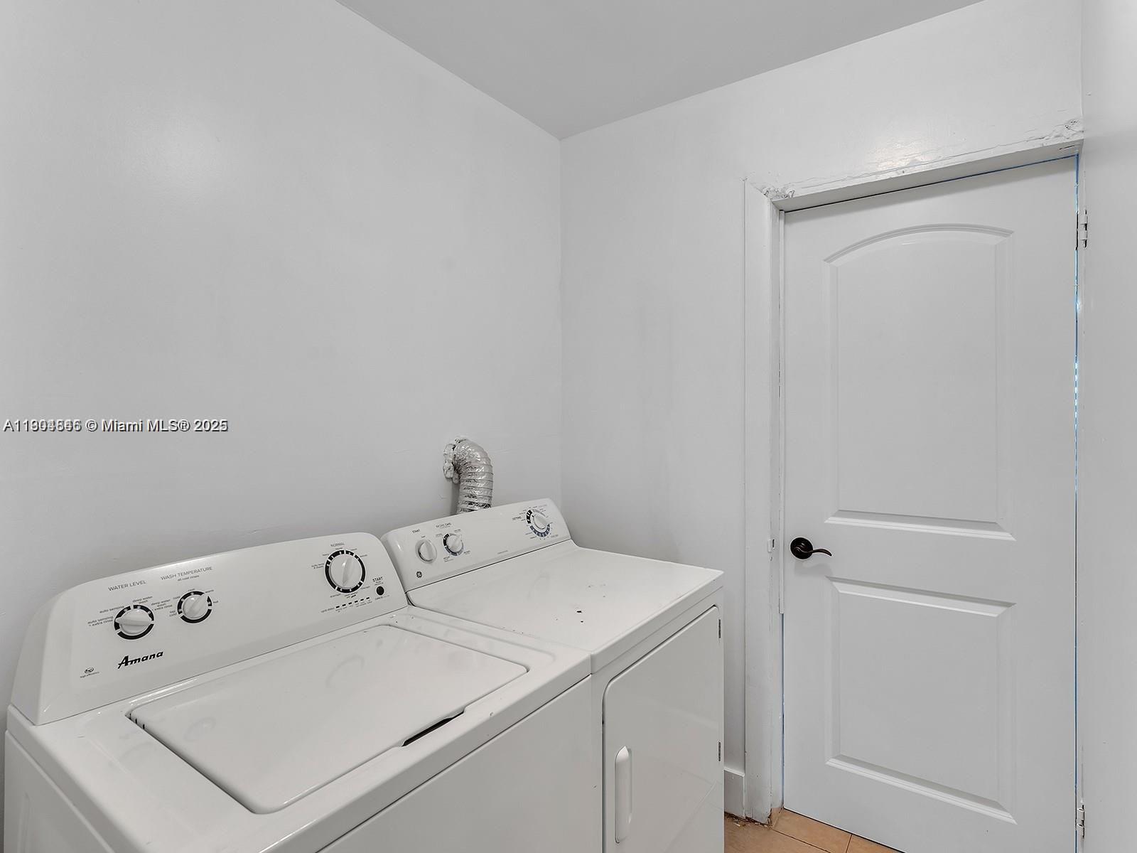 HOLLYWOOD COUNTRY ESTATES - Residential