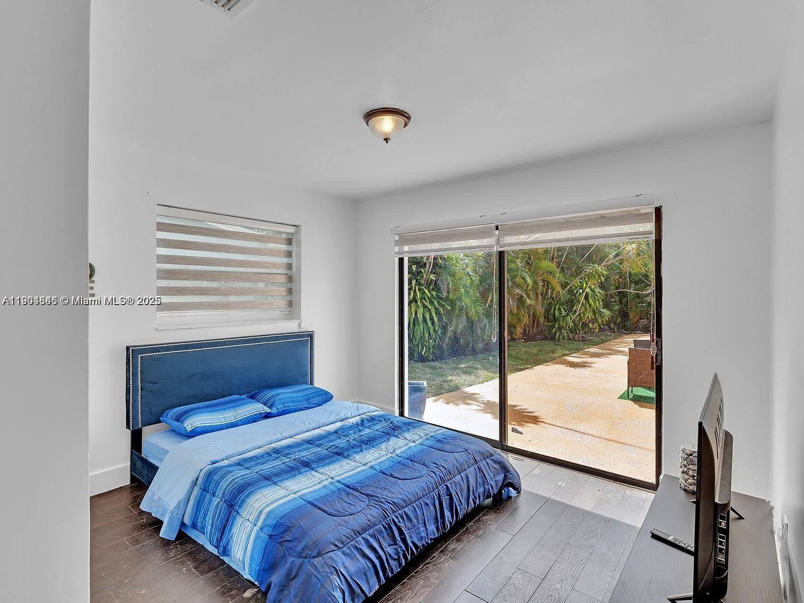 HOLLYWOOD COUNTRY ESTATES - Residential