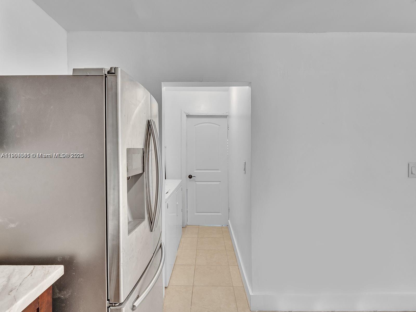 HOLLYWOOD COUNTRY ESTATES - Residential