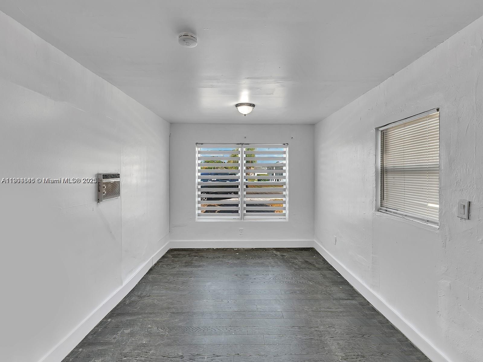 HOLLYWOOD COUNTRY ESTATES - Residential