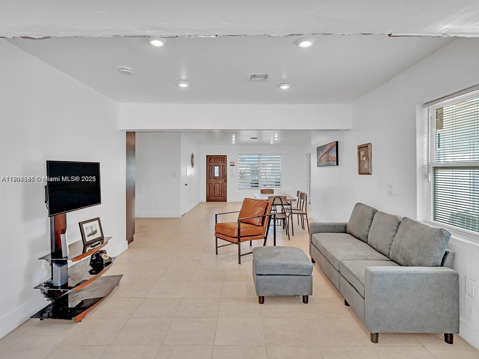 HOLLYWOOD COUNTRY ESTATES - Residential