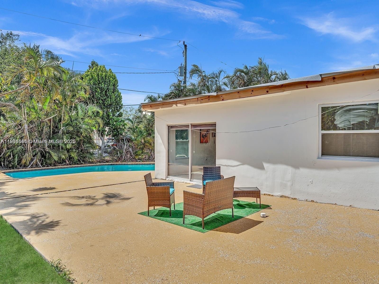 HOLLYWOOD COUNTRY ESTATES - Residential