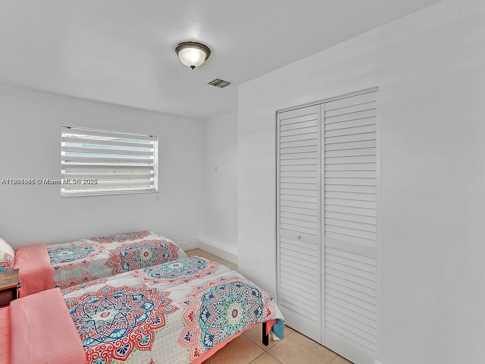 HOLLYWOOD COUNTRY ESTATES - Residential