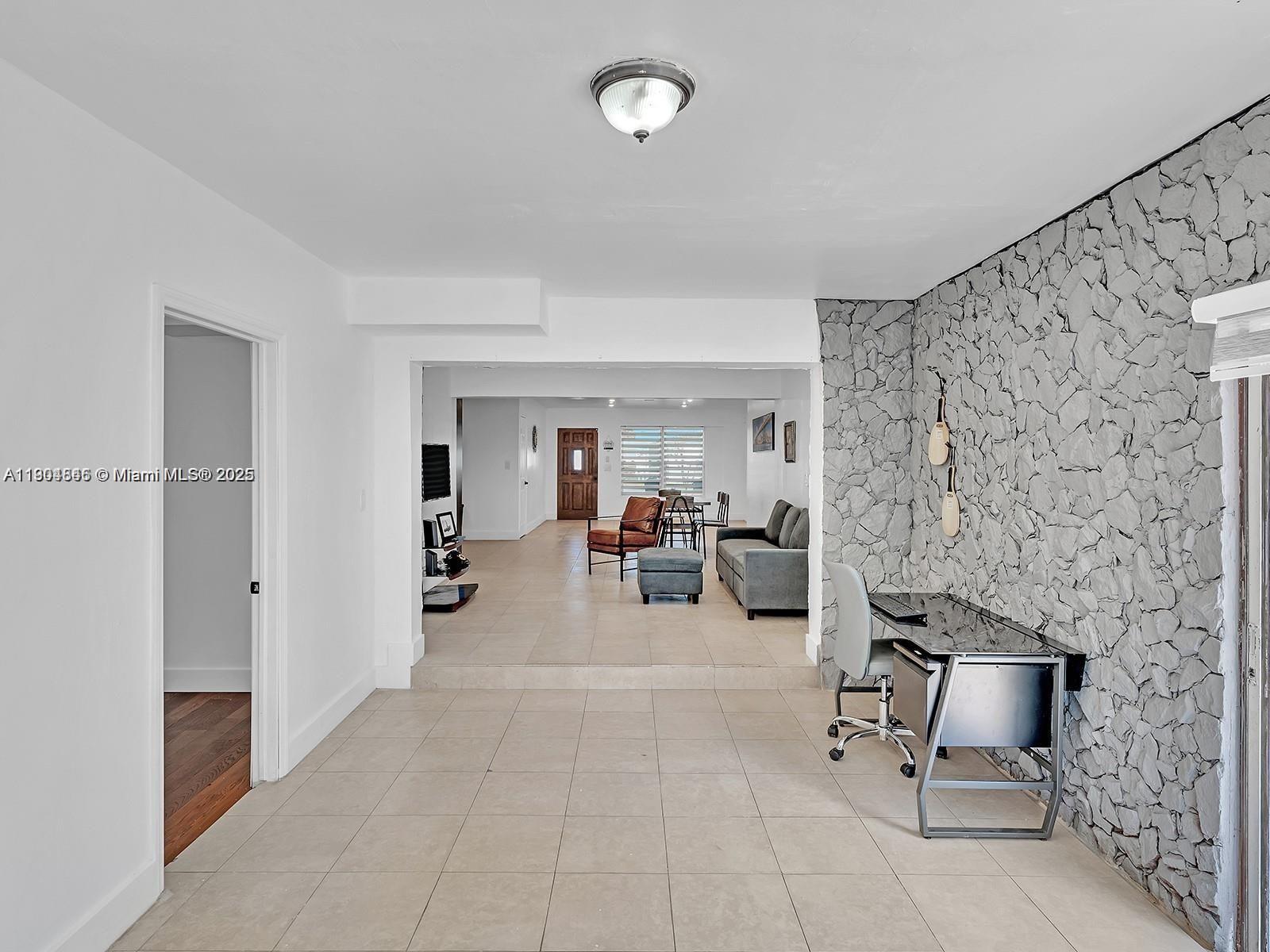 HOLLYWOOD COUNTRY ESTATES - Residential