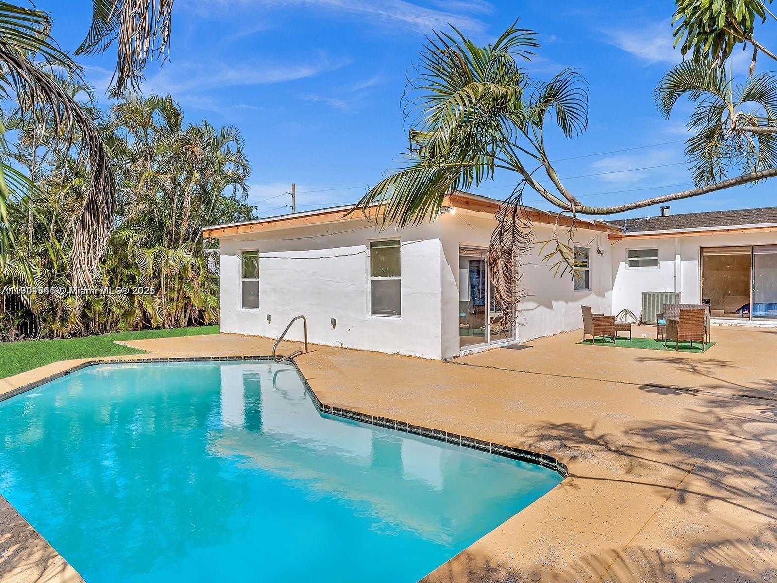 HOLLYWOOD COUNTRY ESTATES - Residential