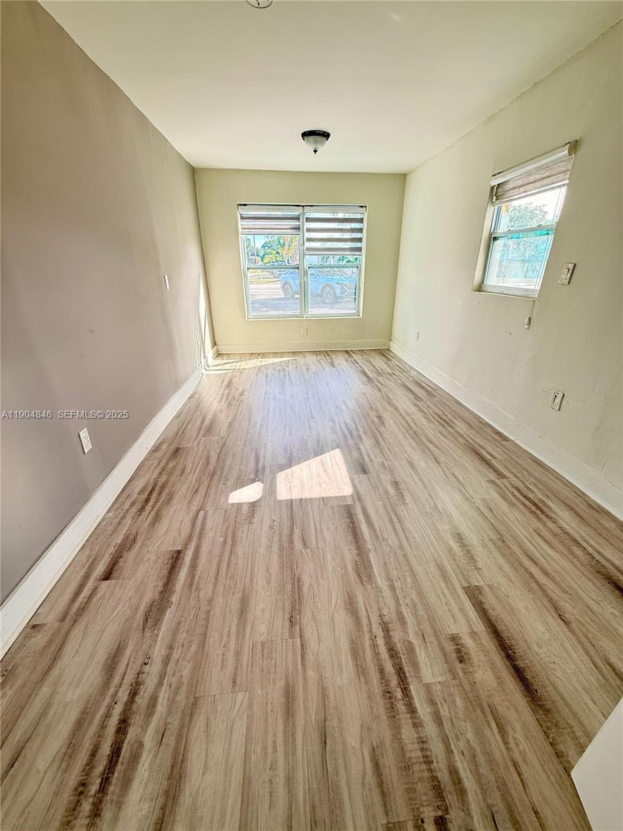 HOLLYWOOD COUNTRY ESTATES - Residential