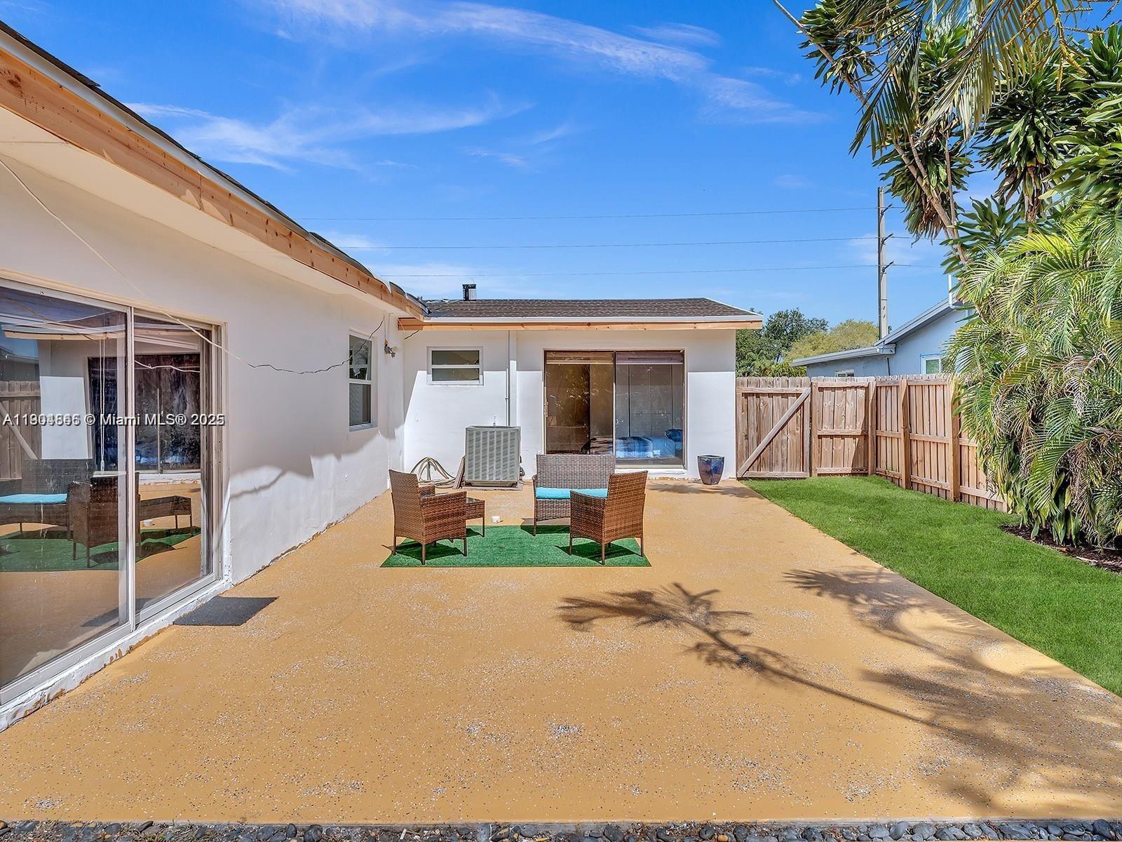 HOLLYWOOD COUNTRY ESTATES - Residential