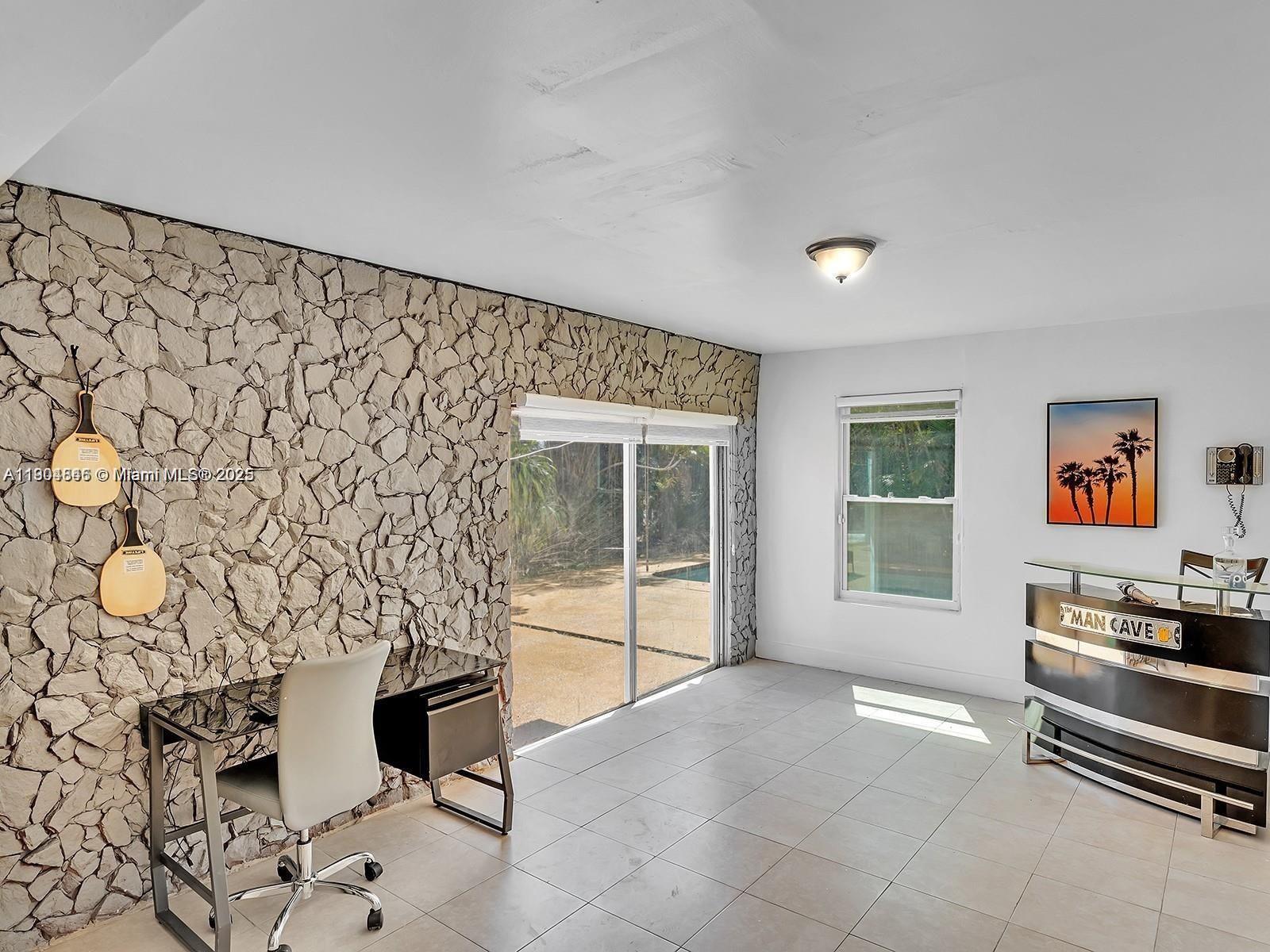 HOLLYWOOD COUNTRY ESTATES - Residential