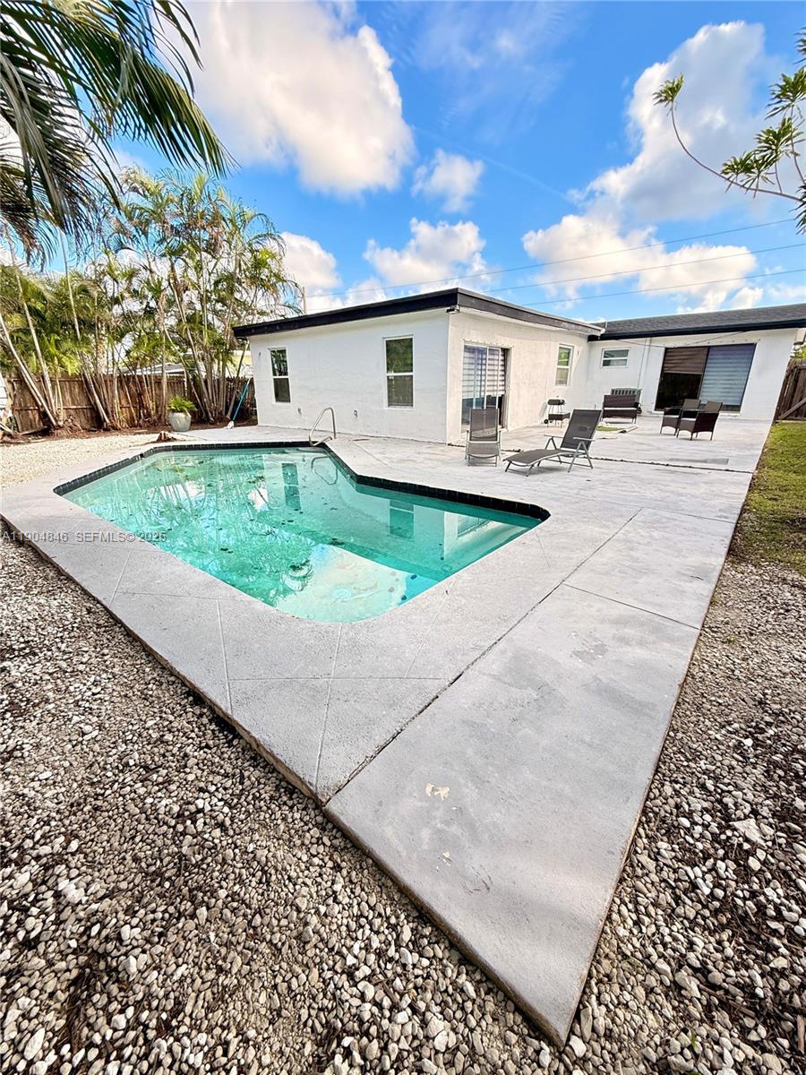 HOLLYWOOD COUNTRY ESTATES - Residential