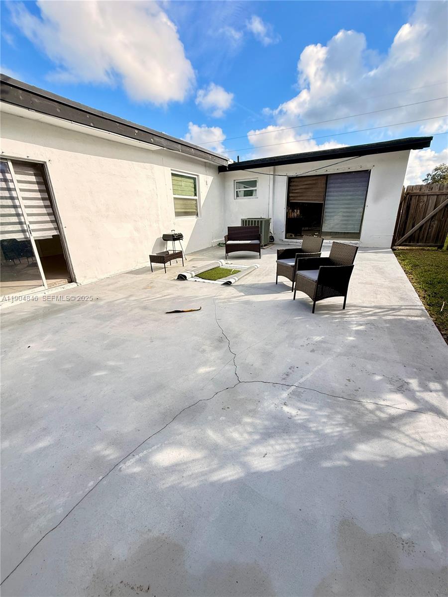 HOLLYWOOD COUNTRY ESTATES - Residential