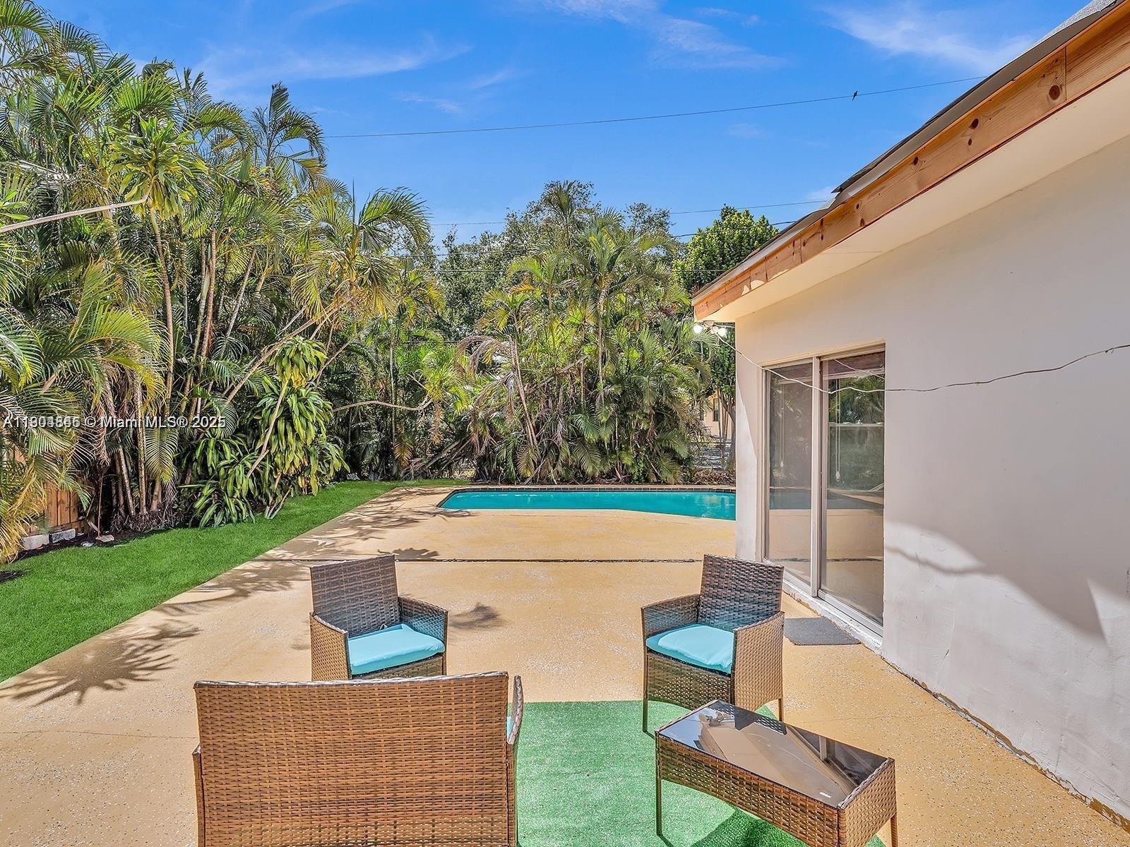 HOLLYWOOD COUNTRY ESTATES - Residential