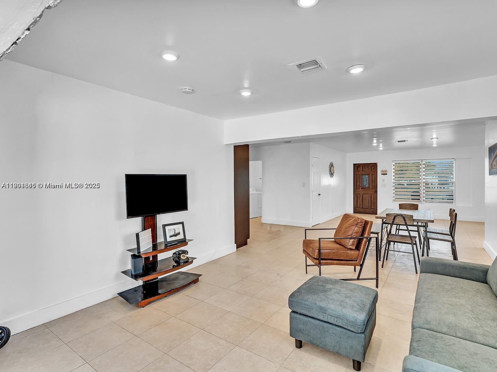 HOLLYWOOD COUNTRY ESTATES - Residential