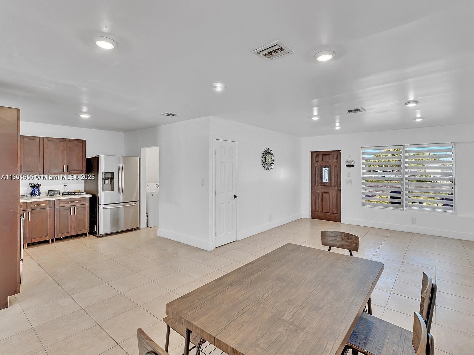 HOLLYWOOD COUNTRY ESTATES - Residential