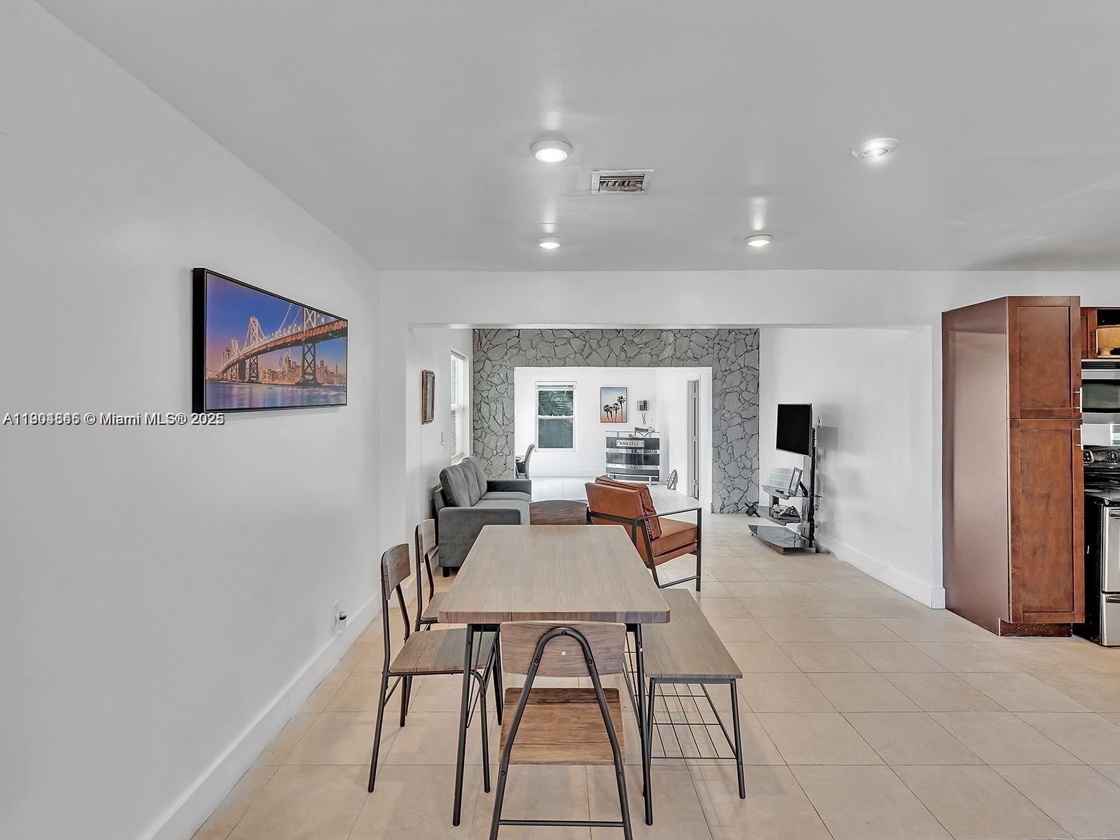 HOLLYWOOD COUNTRY ESTATES - Residential