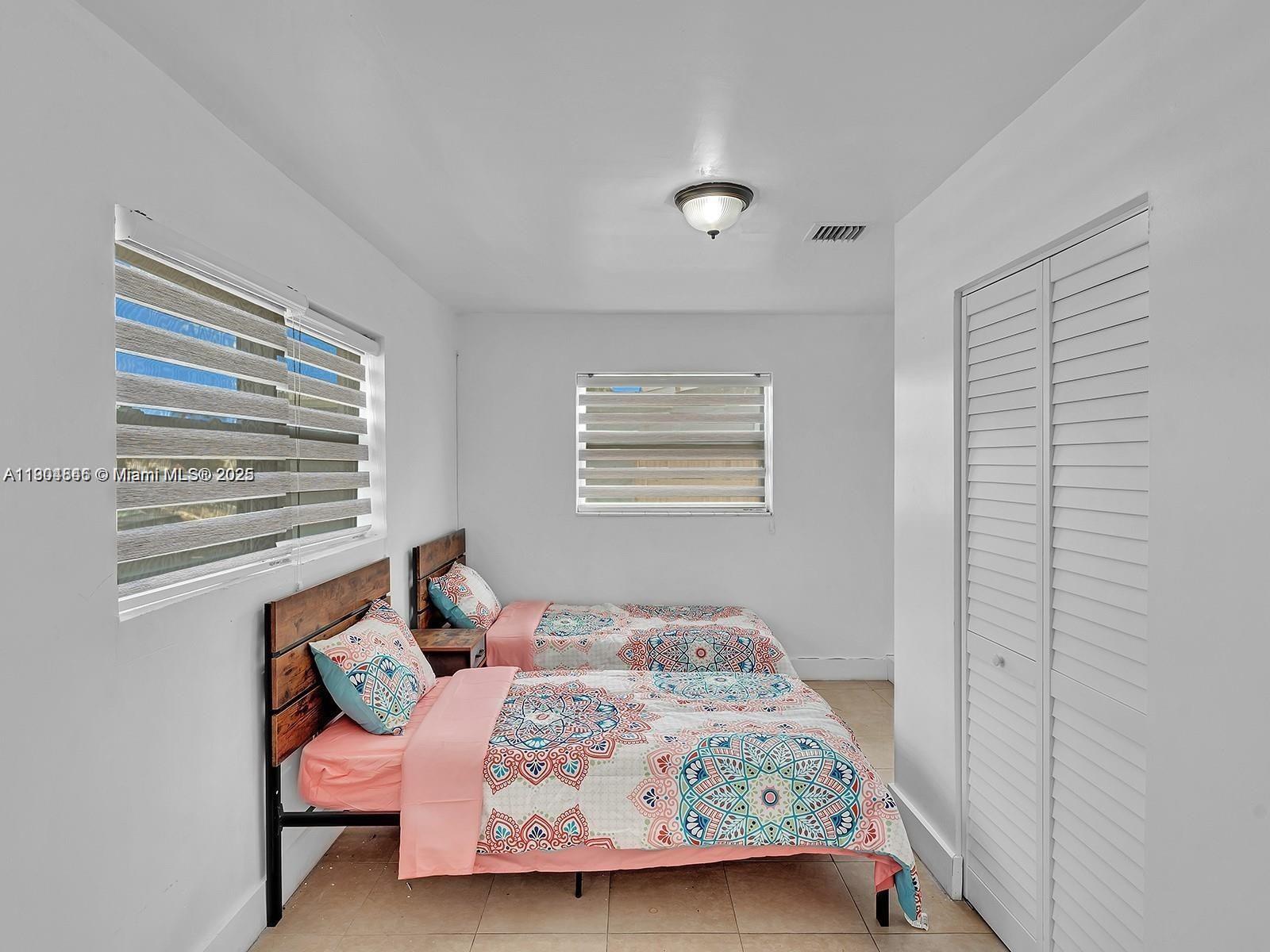 HOLLYWOOD COUNTRY ESTATES - Residential