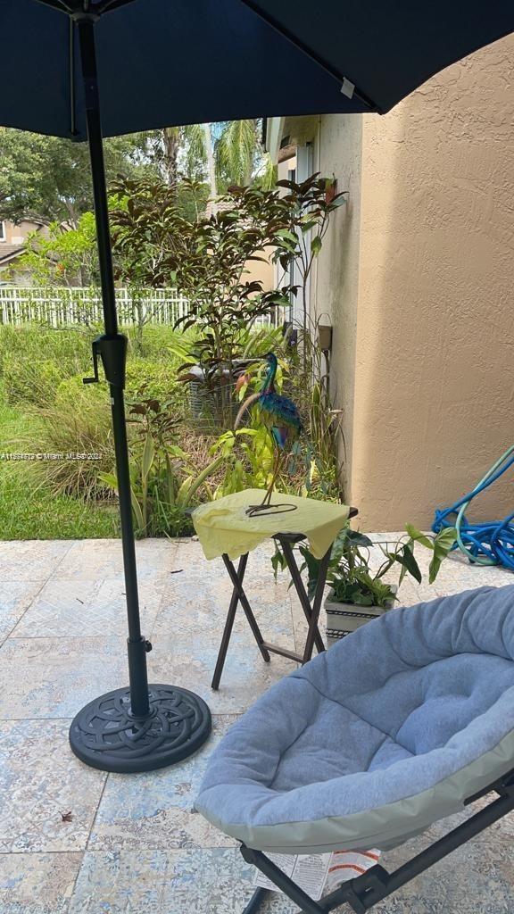 HOLLYWOOD LAKES COUNTRY - Residential