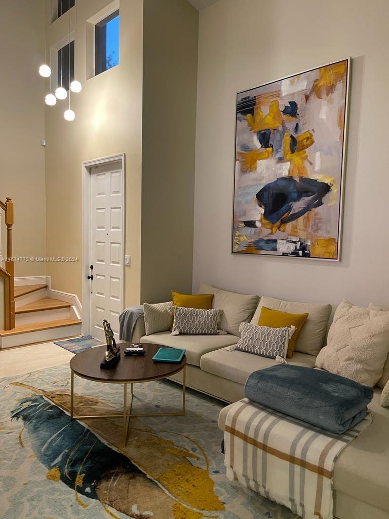 HOLLYWOOD LAKES COUNTRY - Residential