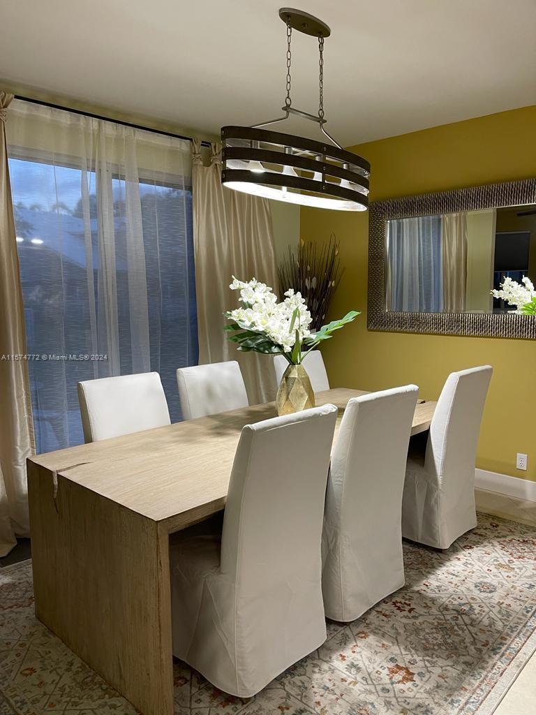 HOLLYWOOD LAKES COUNTRY - Residential