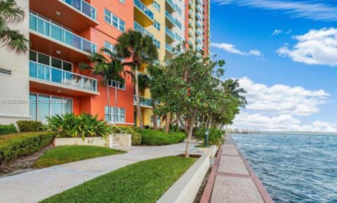 2650 Lake Shore Dr 1001