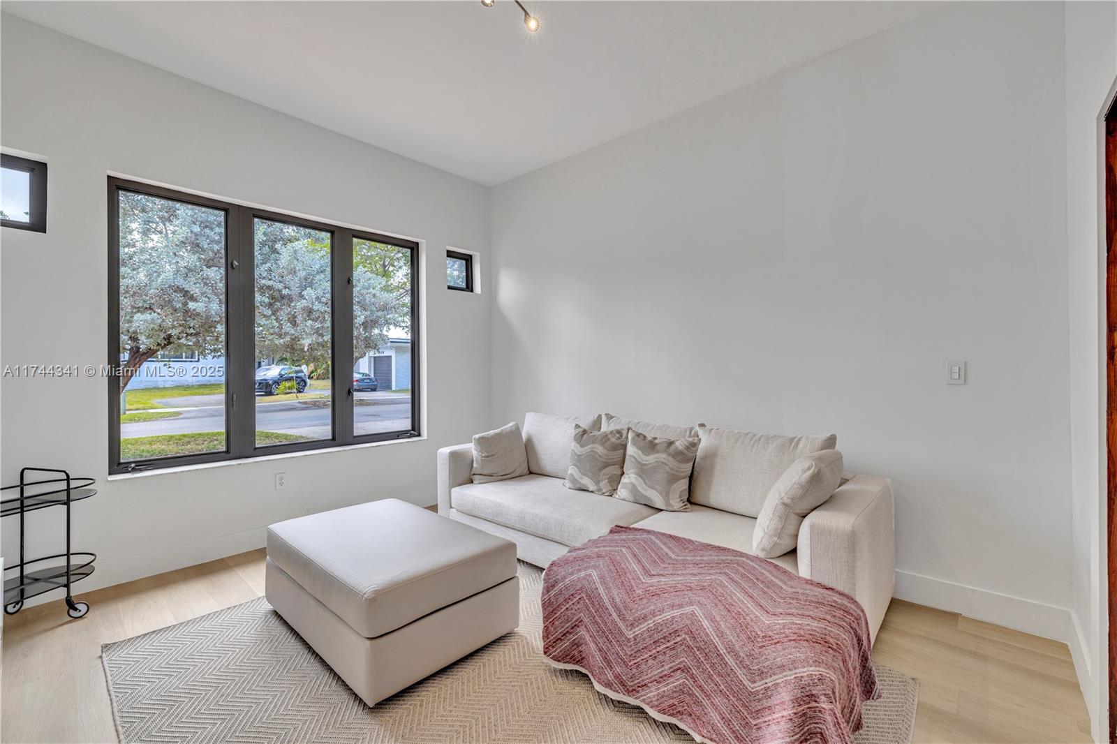 BISCAYNE POINT - Residential