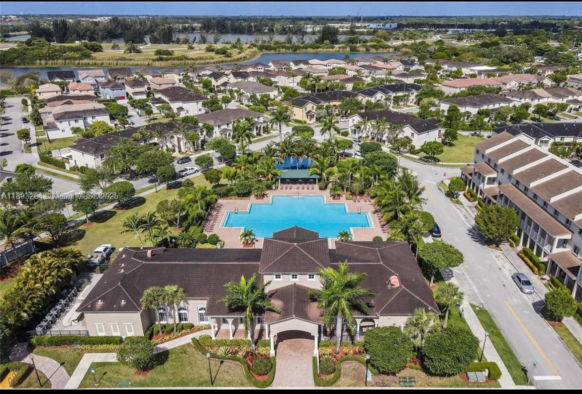 MANDARIN LAKES - Residential