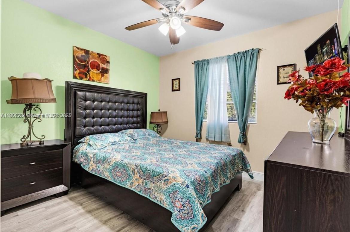 MANDARIN LAKES - Residential