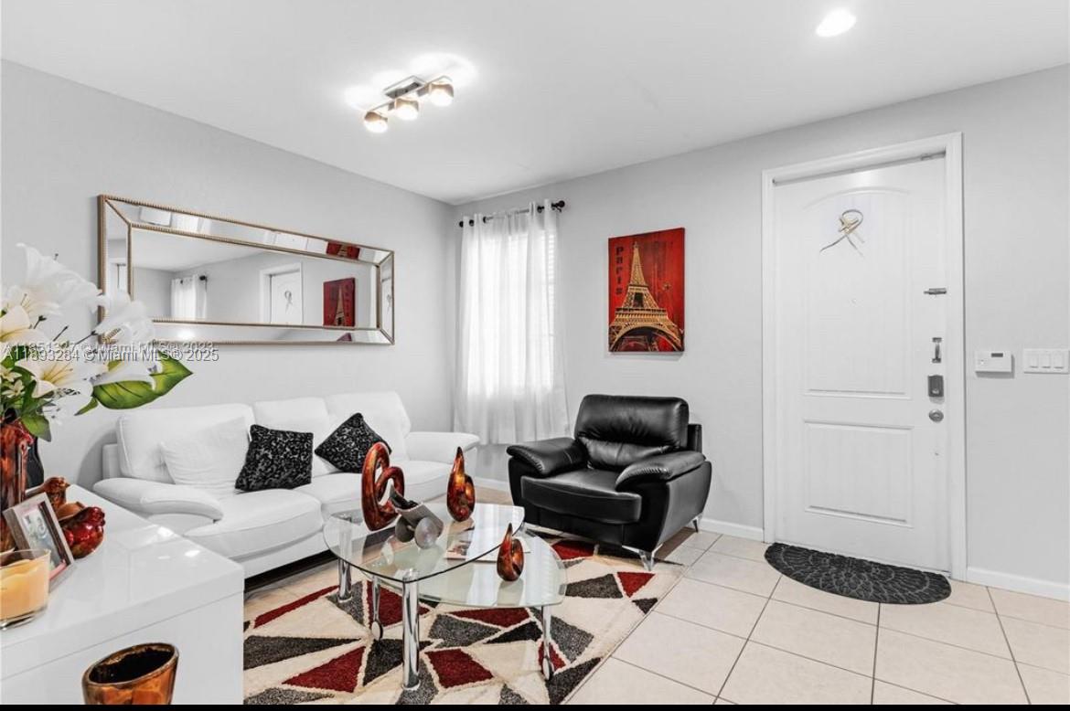 MANDARIN LAKES - Residential