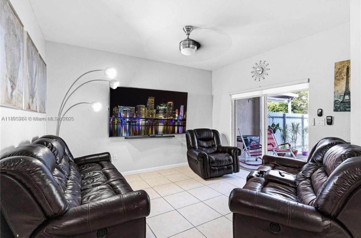 MANDARIN LAKES - Residential