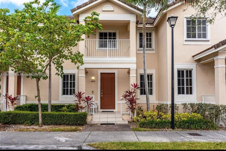 BEAUTIFUL TOWNHOUSE IN THE HOMESTEAD AREA LOCATED AT EXIT # 6 OF THE FLORIDA TURNPIKE, NEW FLOOR, NO CARPETS, STAINLESS STEEL APPLIANCE IN PERFECT CONDITION, NEW AIR CONDITIONING, ROOF IN PERFECT CONDITION, GRANITE KITCHEN COUNTERTOP, RECENTLY PAINTED INSIDE AND OUTSIDE, GARAGE ON THE PROPERTY FOR ONE CAR AND HAS PLENTY OF ADDITIONAL PARKING, POOL ON THE PROPERTY OUTSIDE THE GROUND, HAS INTERNET AND CABLE INCLUDED IN THE ASSOCIATION PAYMENT WITH MORE THAN 100 CHANNELS, HAS A BEAUTIFUL CLUBHOUSE WITH POOL, GYM AND PARKS FOR CHILDREN, GREAT SCHOOLS, JUST MINUTES FROM ACCESS TO THE FLORIDA TURNPIKE !!!