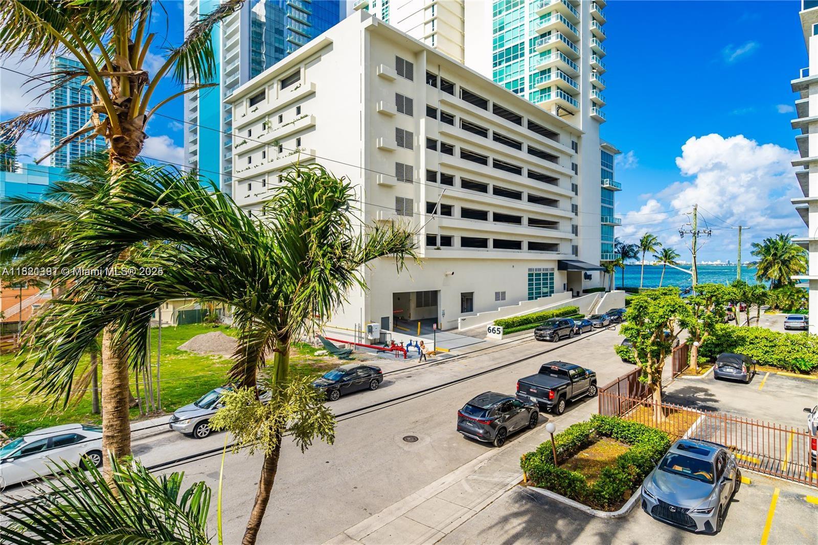 Riviera Towers - Residential