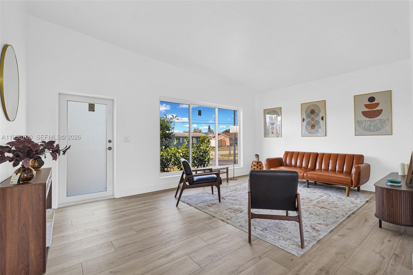 SILVER LAKE - Residential