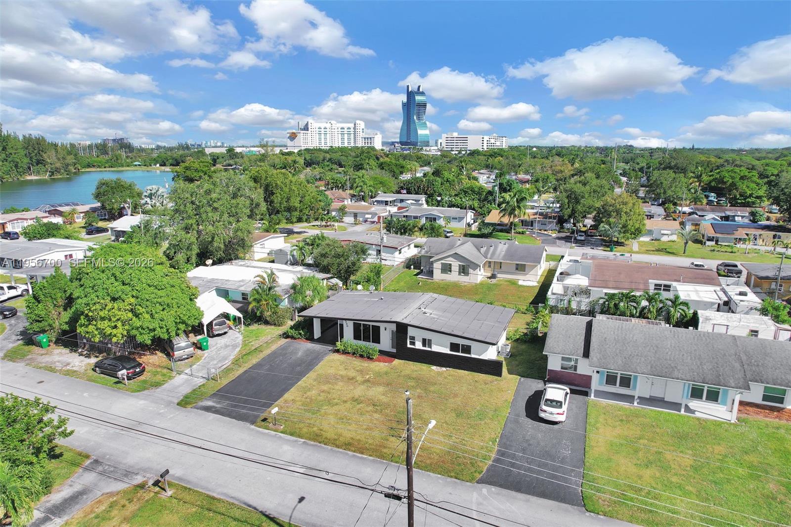 SILVER LAKE - Residential