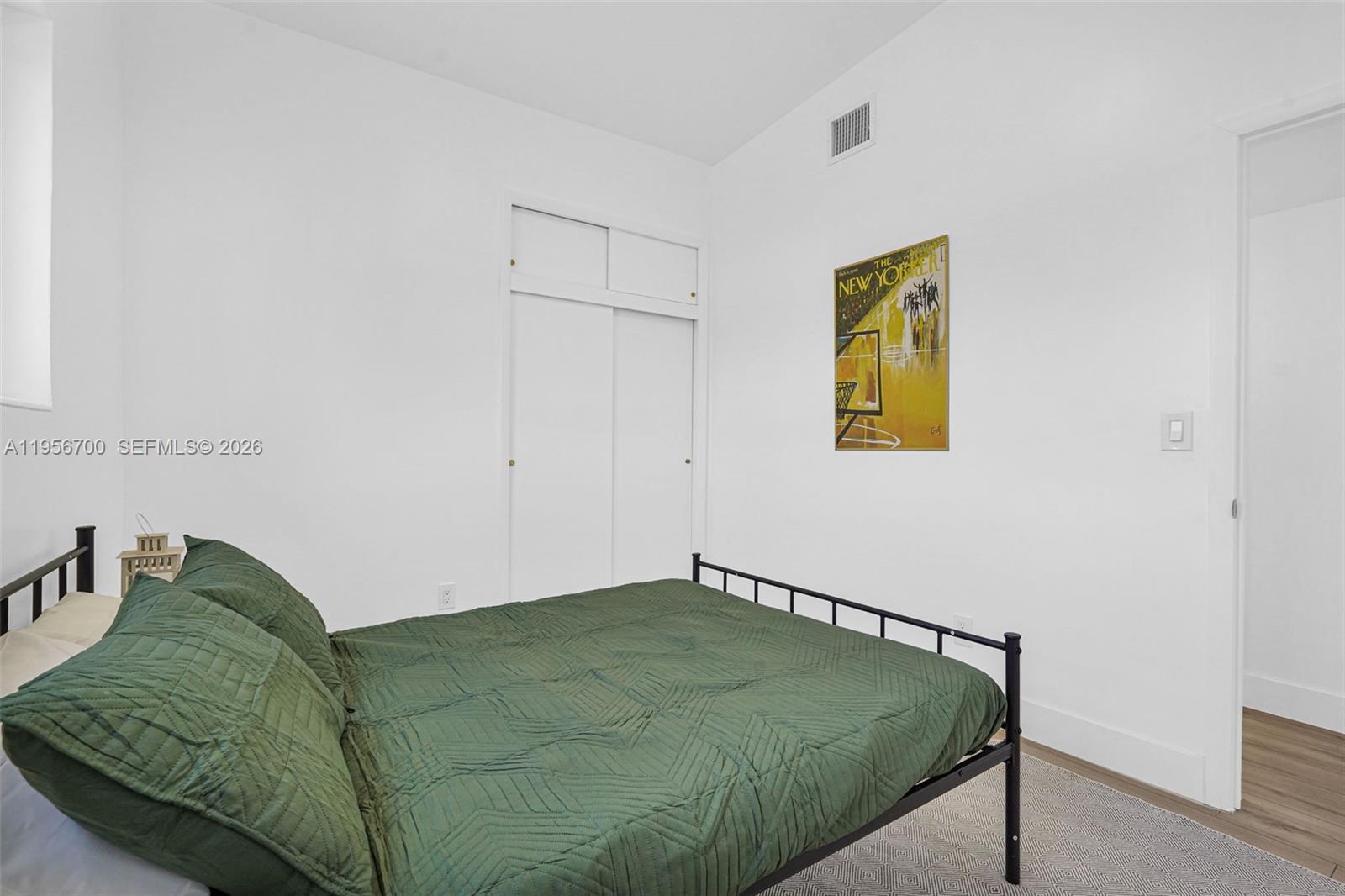 SILVER LAKE - Residential