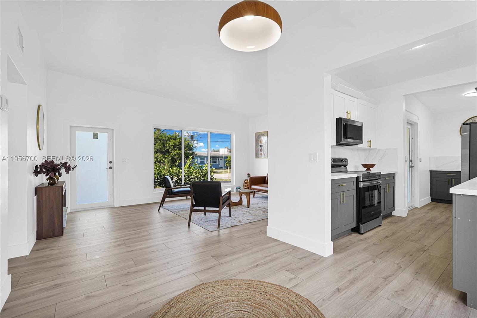 SILVER LAKE - Residential