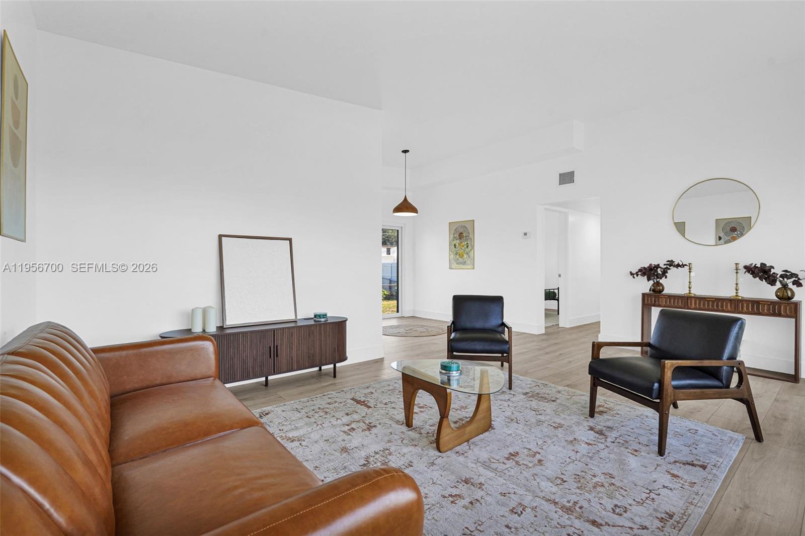 SILVER LAKE - Residential