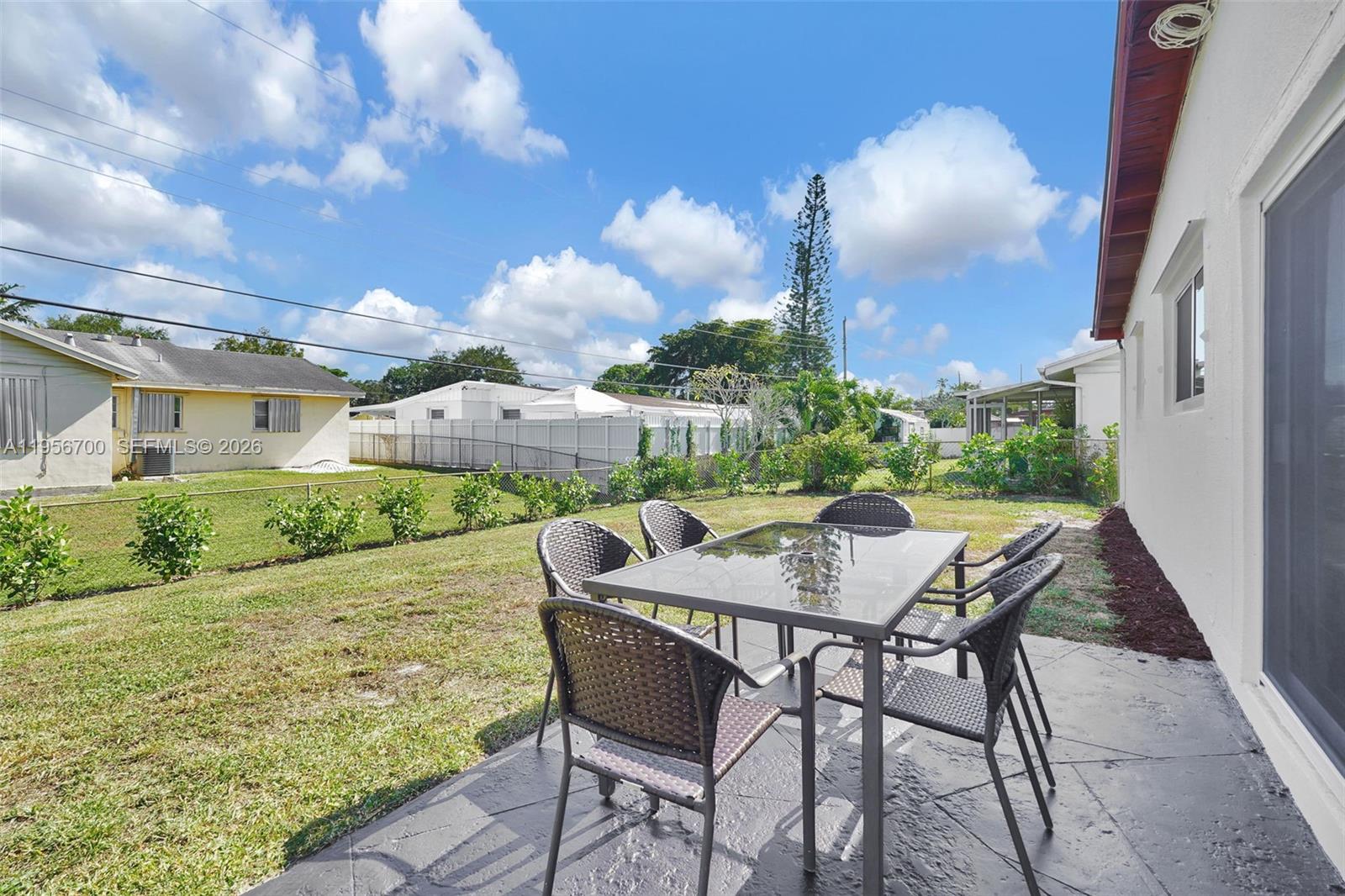 SILVER LAKE - Residential