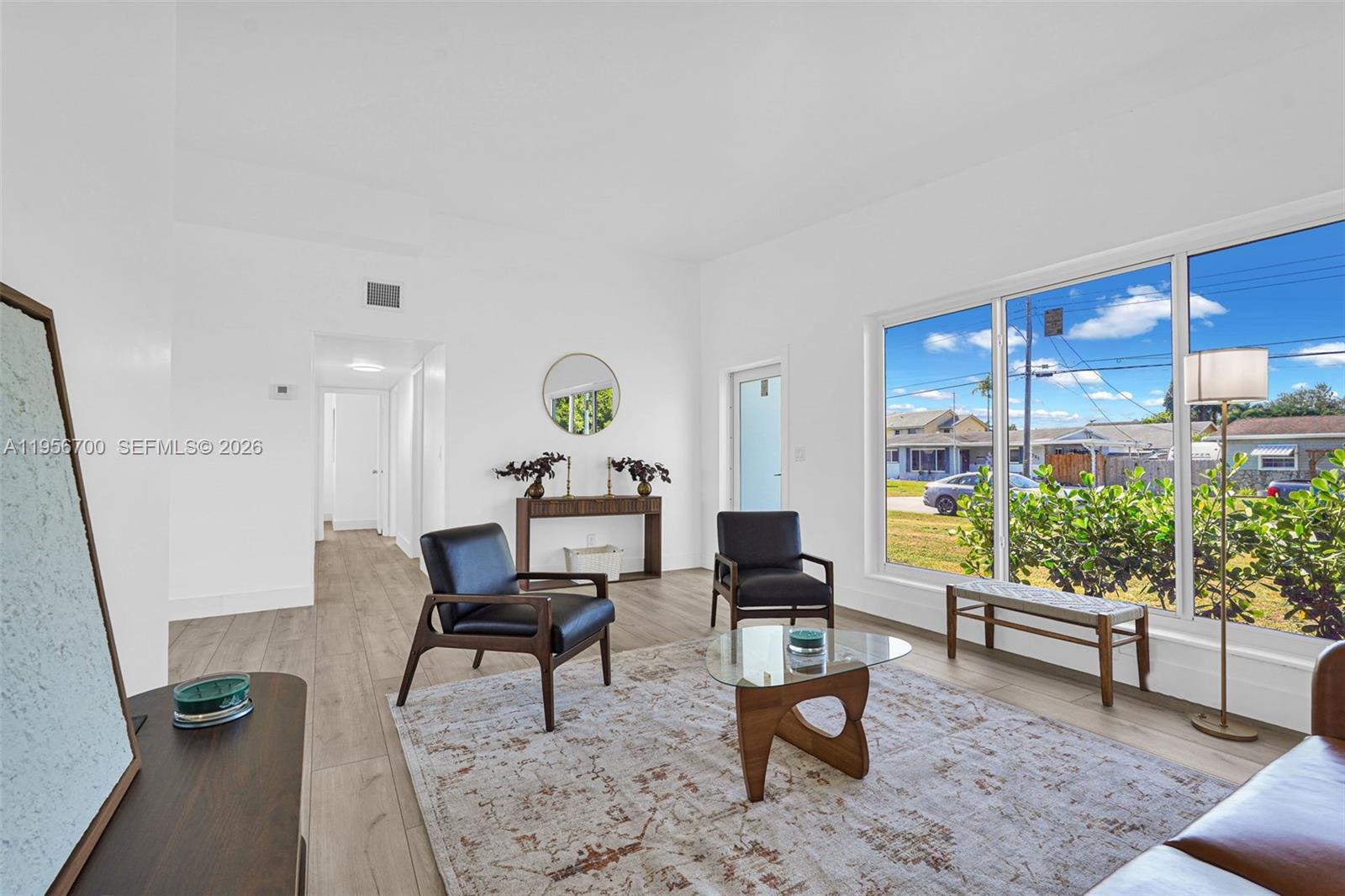 SILVER LAKE - Residential