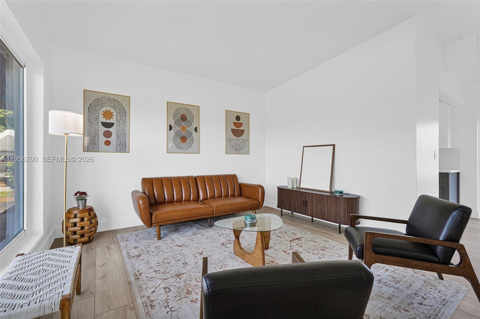 SILVER LAKE - Residential