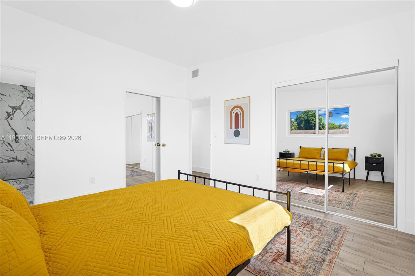 SILVER LAKE - Residential