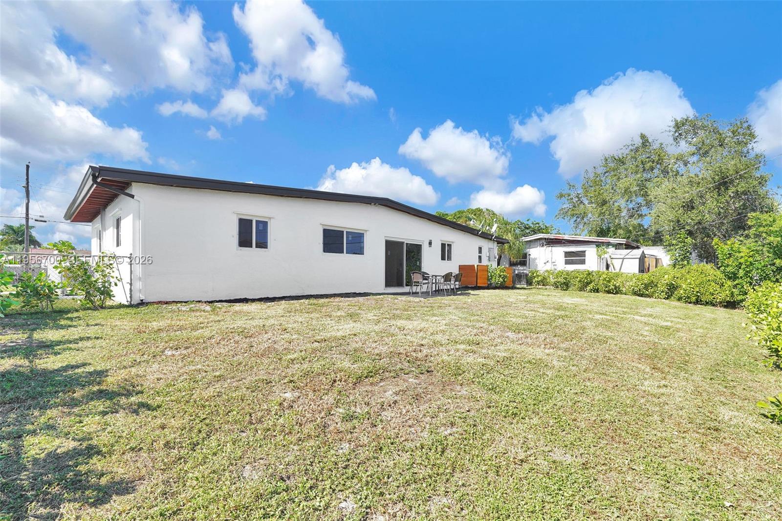 SILVER LAKE - Residential