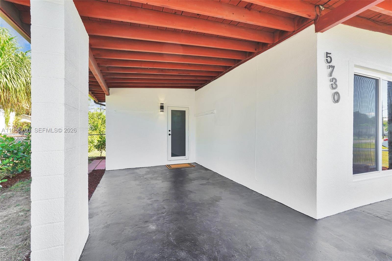 SILVER LAKE - Residential