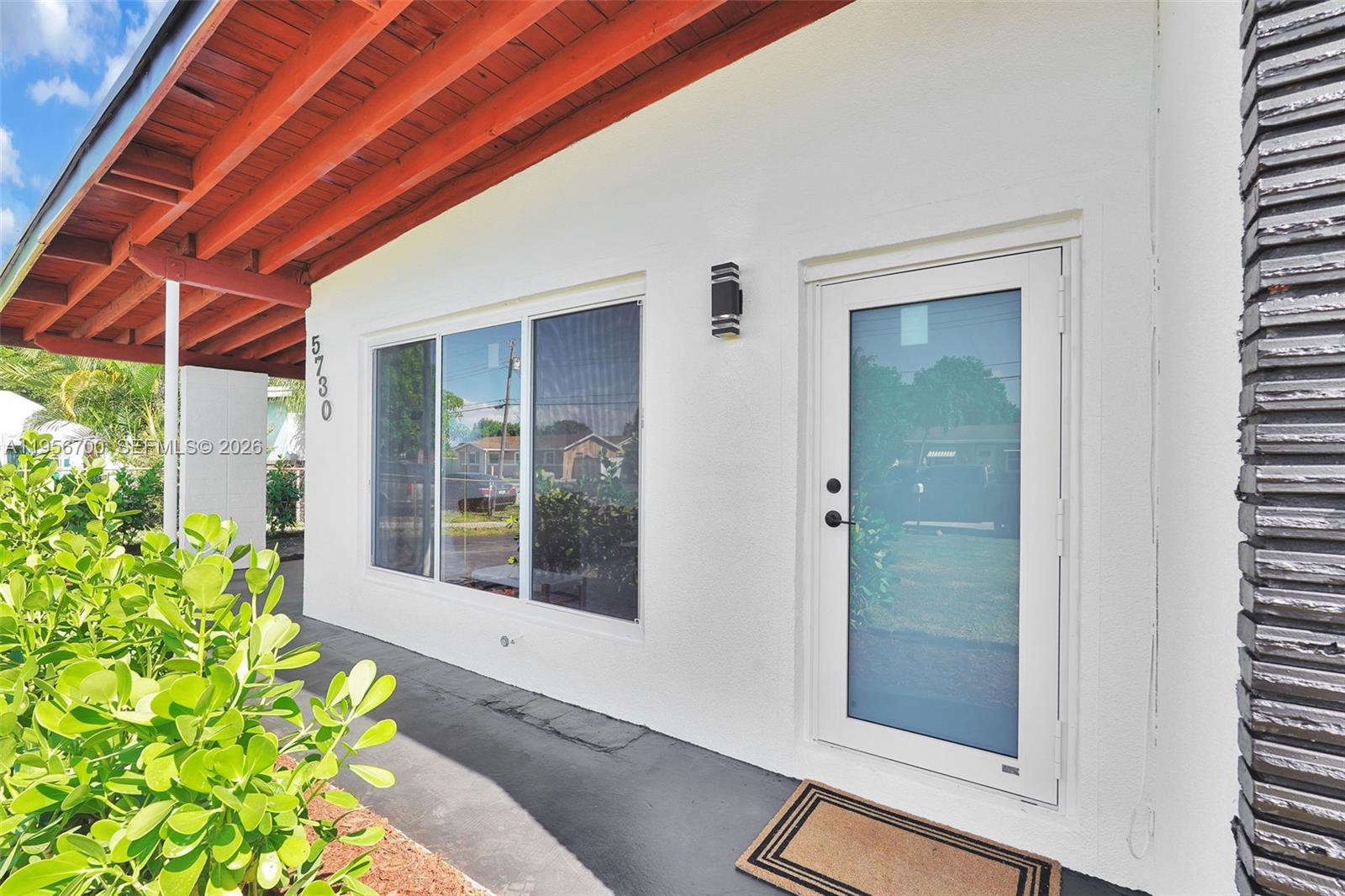 SILVER LAKE - Residential