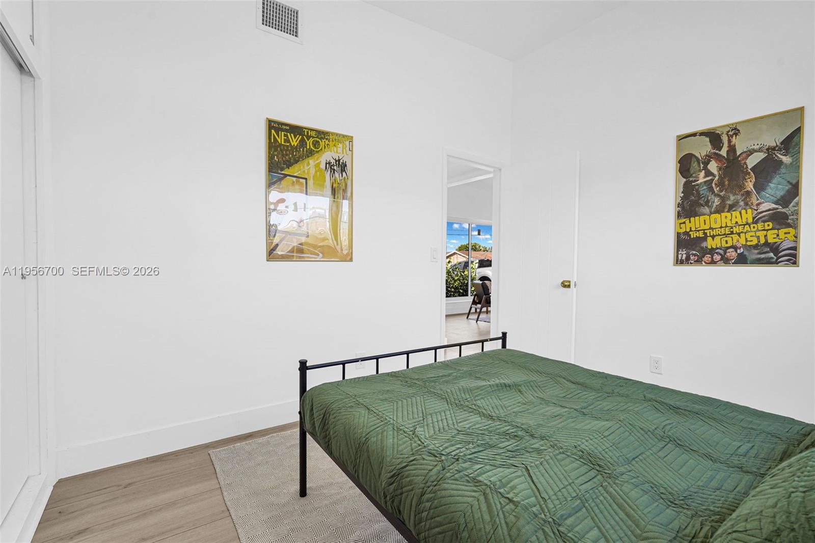 SILVER LAKE - Residential