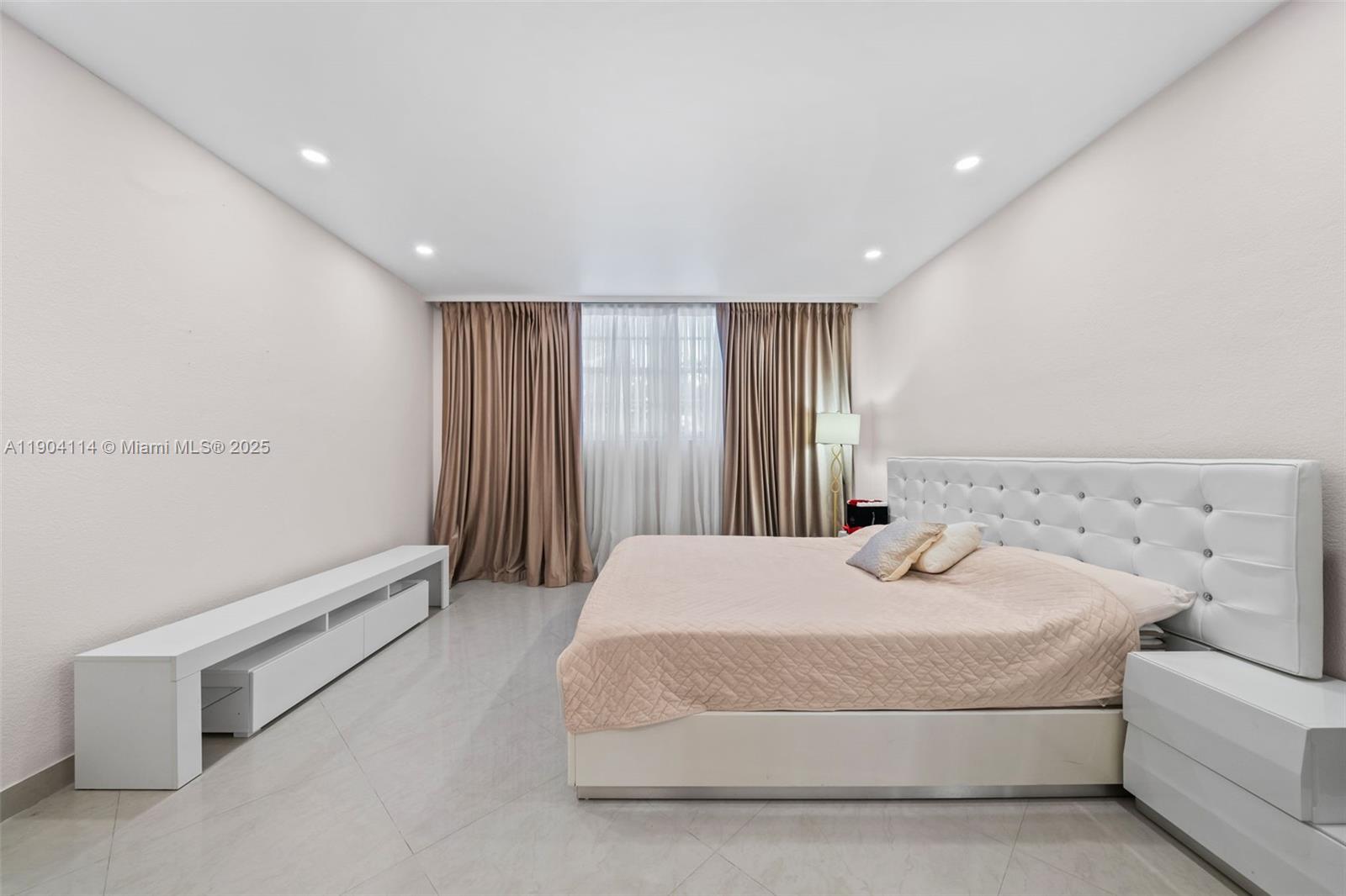 OCEANVIEW BUILDING A COND - Residential