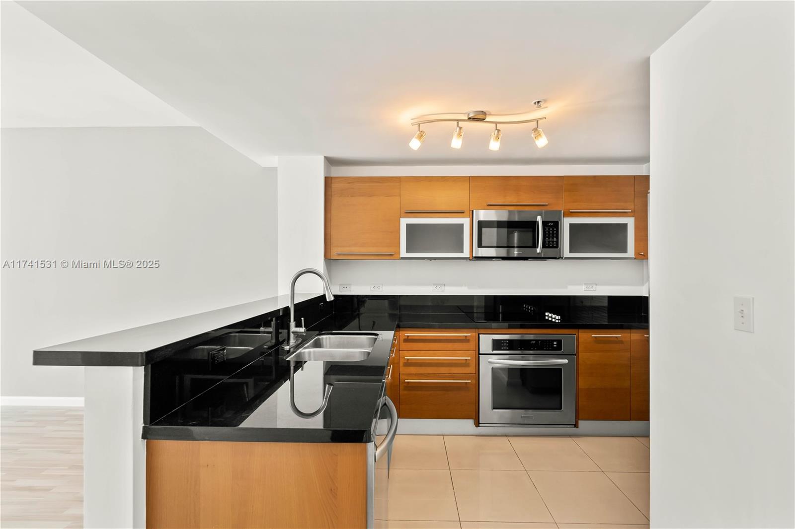 253 NE 2nd St 2604