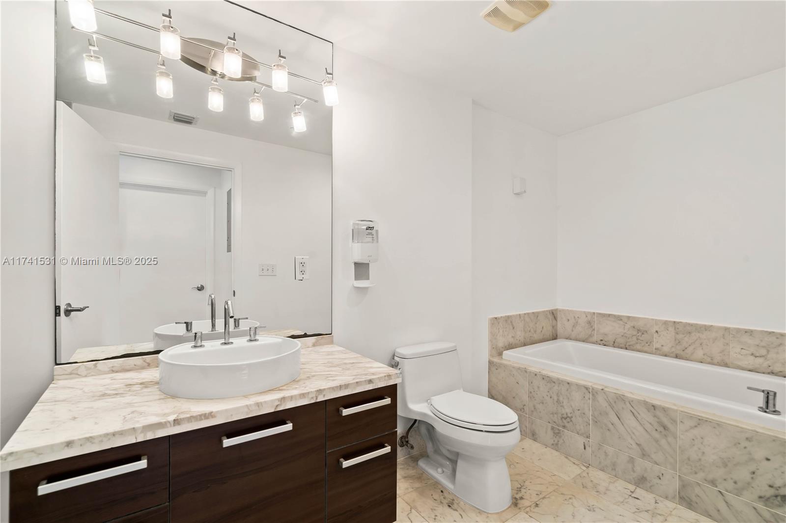 253 NE 2nd St 2604