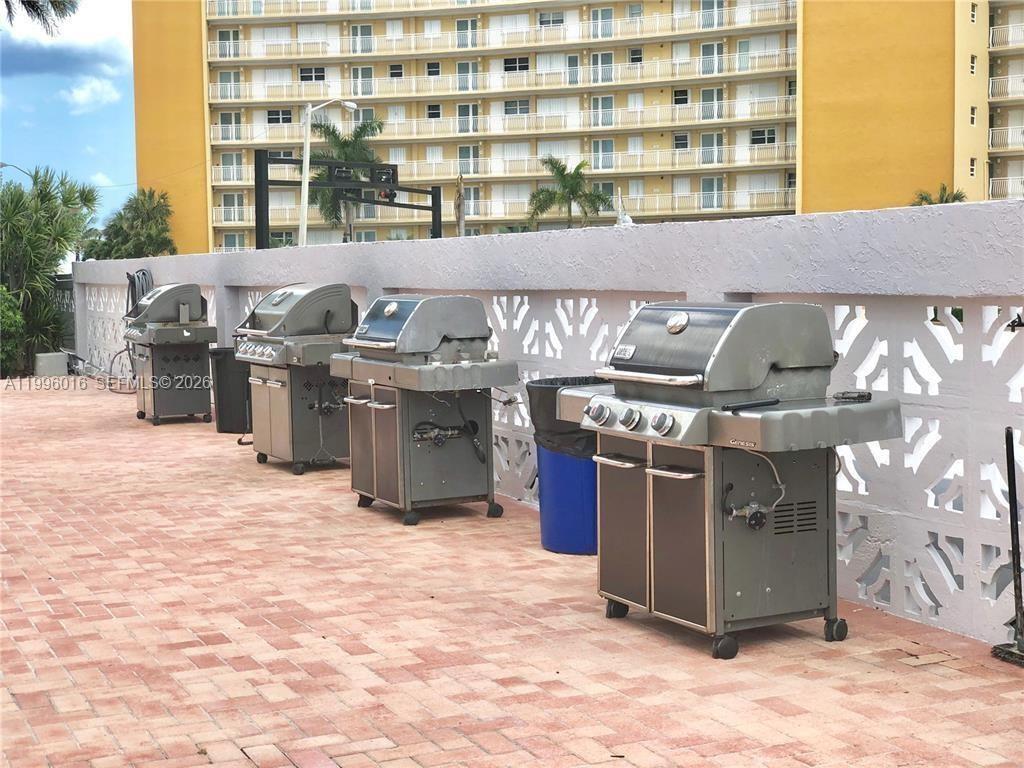 PARLIAMENT HOUSE CONDO - Residential Lease