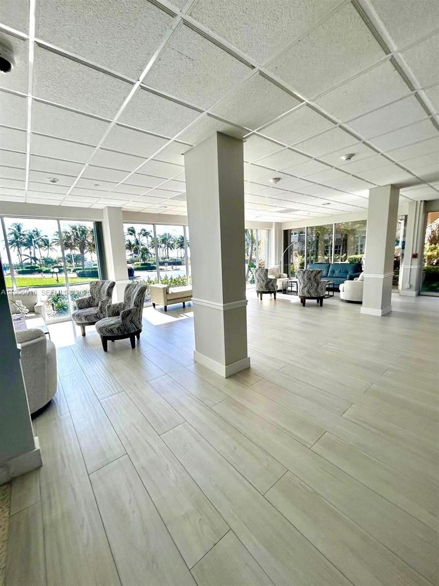 PARLIAMENT HOUSE CONDO - Residential Lease